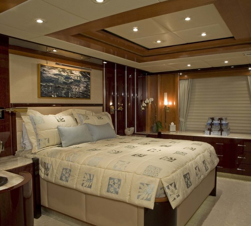 reef chief yacht inside